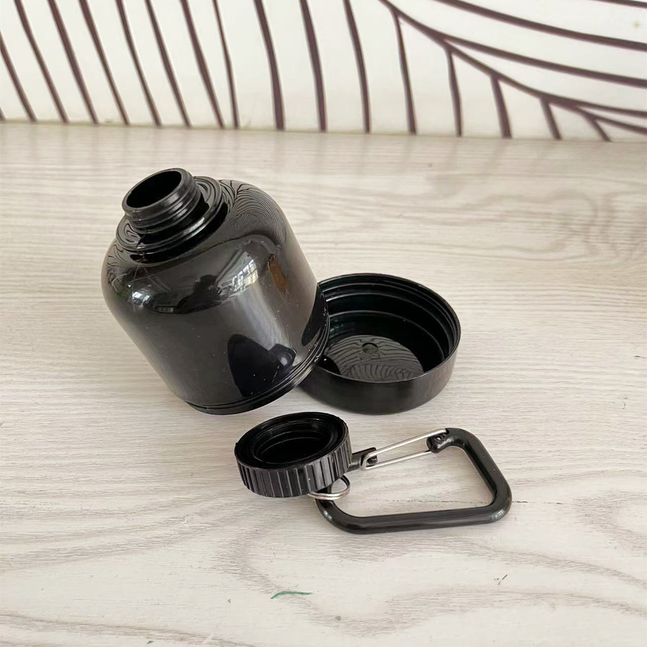 Portable Protein Powder Keychain Funnel – BPA-Free 100ml Supplement Funnel for Gym