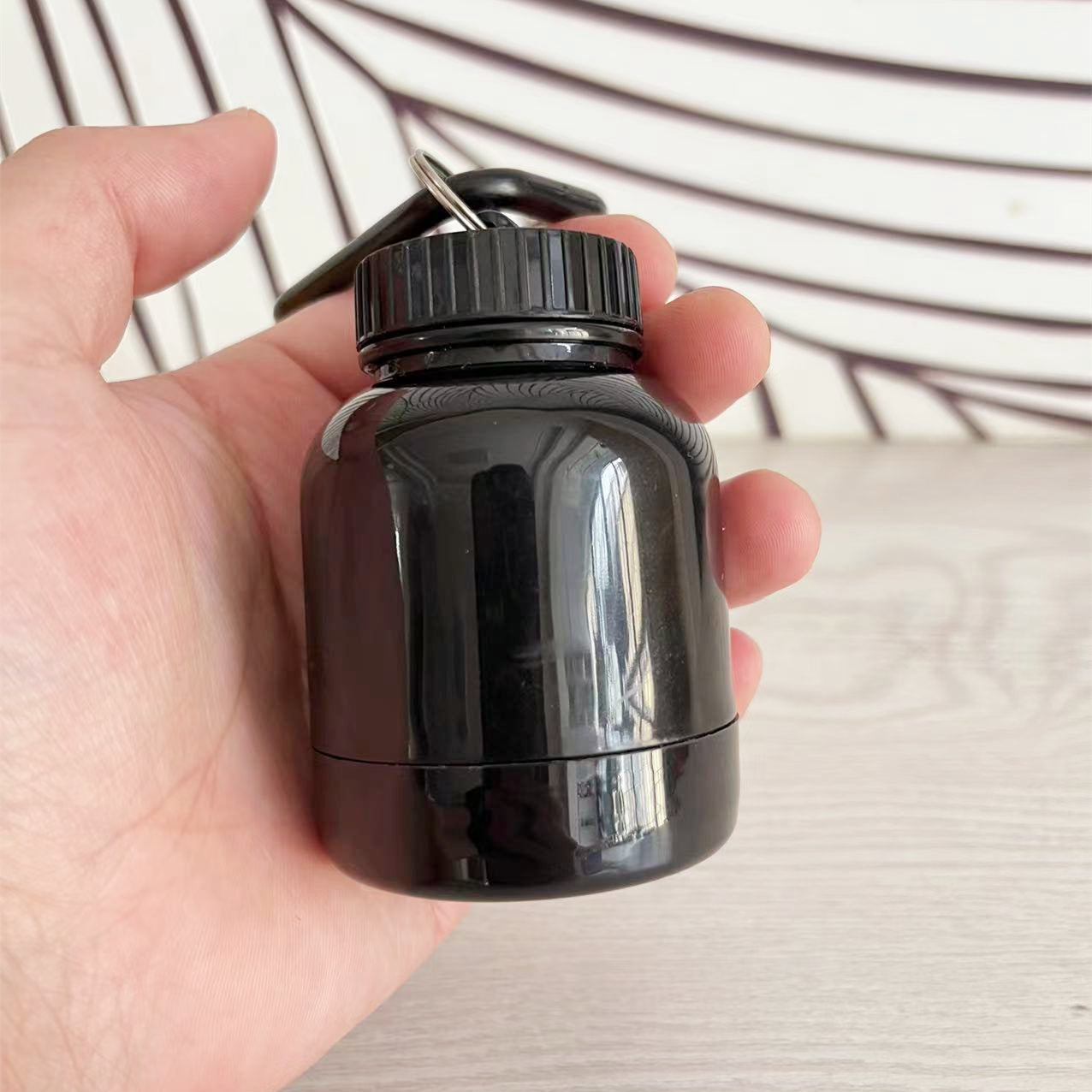 Portable Protein Powder Keychain Funnel – BPA-Free 100ml Supplement Funnel for Gym